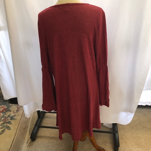 Planet Gold Plus 2X Red Keyhole Bell Sleeve Knit - Picture 8 of 8